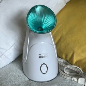 White Facial Steamer with Teal Accents